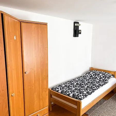 Apartman Miki Apartment *